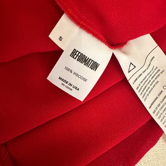 Reformation Winslow Gown in red - Picture 9 of 9